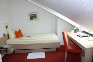 Berliner_Hof_Dachzimmer_Bett