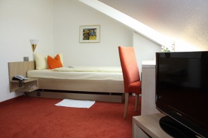 Berliner_Hof_Dachzimmer_TV 